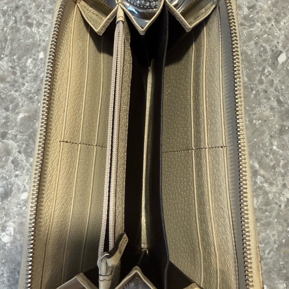 Gucci Brown and Beige Monogram Wallet - Picture 4 of 6